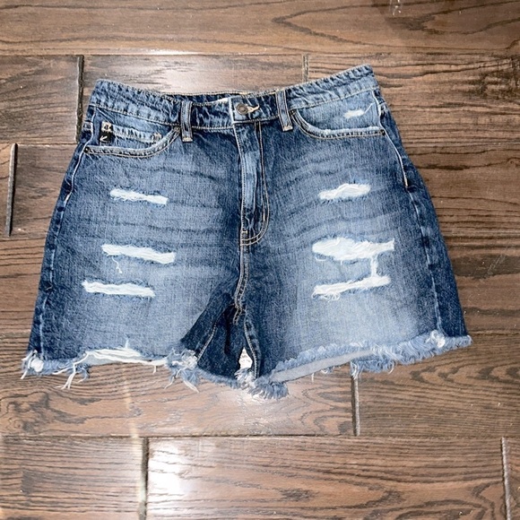 Kancan denim distressed shorts size smalll news 9/28 - Picture 3 of 7